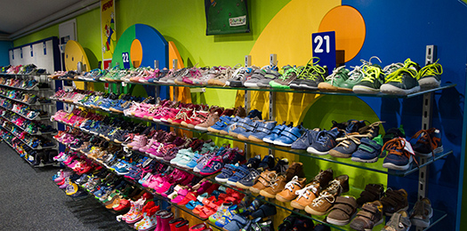 Kinderschuhe aus dem Schuhhaus Salge in Calberlah. Kinder Schuhe für die Region Braunschweig, Wolfsburg und Gifhorn