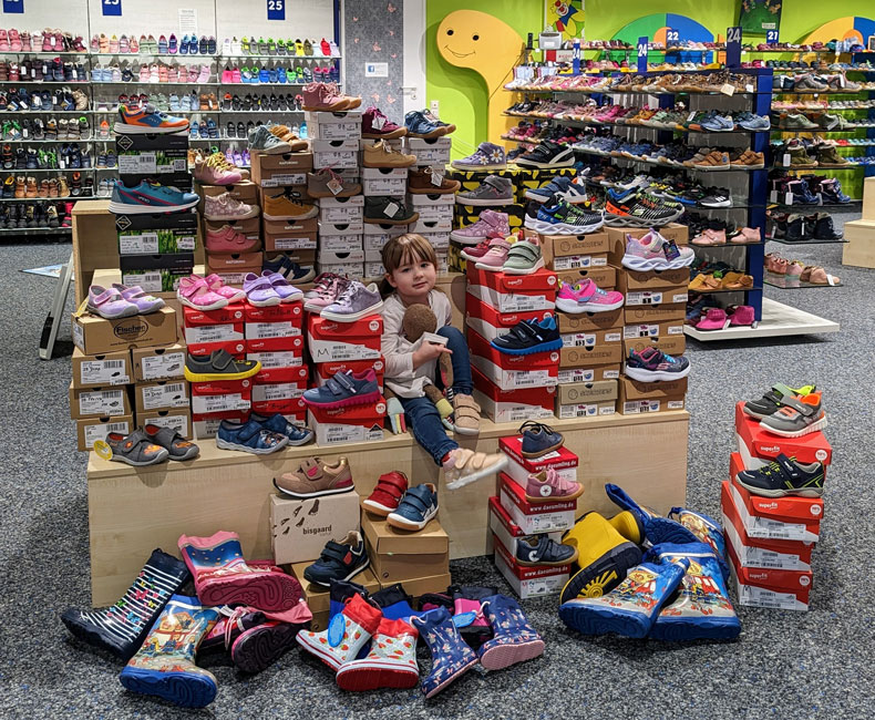 Schuhhaus_Salge_Calberlah_Kinder_Frühjahrskollektion_2023_Kinderschuhabteilung